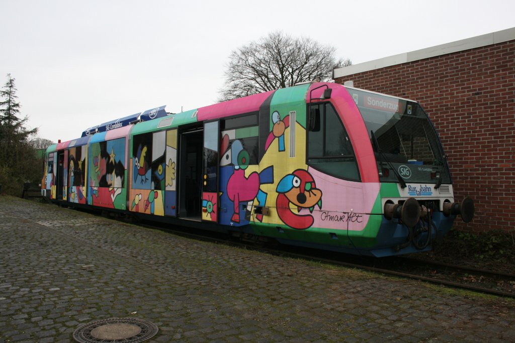 Rurtalbahn 6.008.1 mit einem Kunstwerk von Otmar Alt.
Aufgenommen auf dem PNV Tag am 6.12.2009 in Kaldenkirchen.