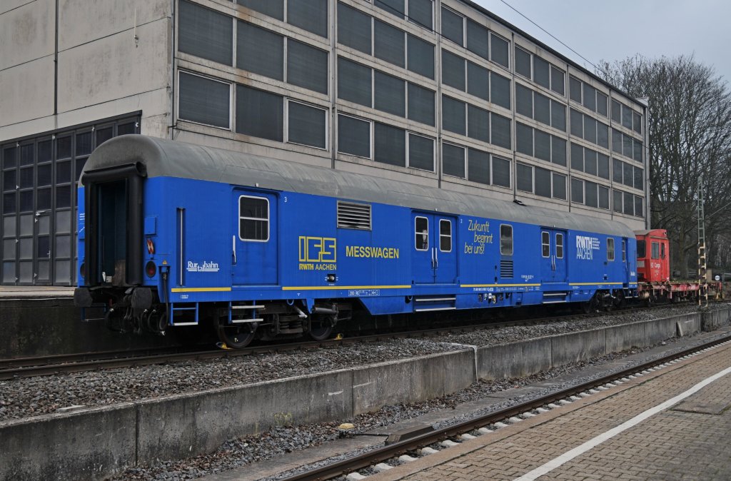 Rurtalbahn bringt IFS Messwagen nach RWTH Aachen, ist ein alte  MZ wagen in Aachen West AM 17 03 2012.