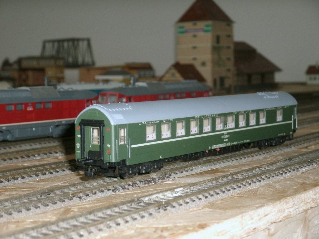 Russischer Weitstreckenwagen im Abstellbahnhof auf meiner H0-Anlage.Aufgenommen am 28.Juni 2013.