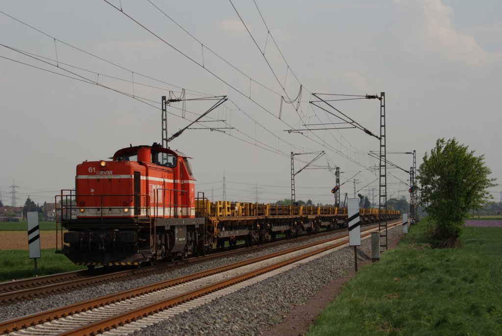 RVM 61 mit einem Schwellenzug in Neuss-Allerheiligen am 30.04.2011