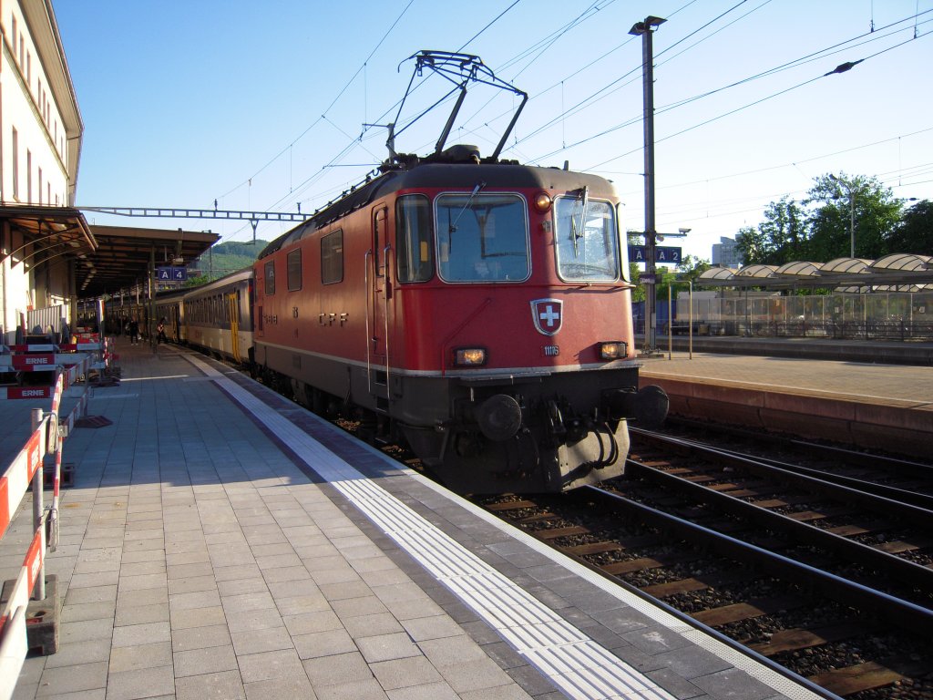 RX Olten - Wettingen. Wartet in der Abendsonne au die Abfahrt nach Wettingen.