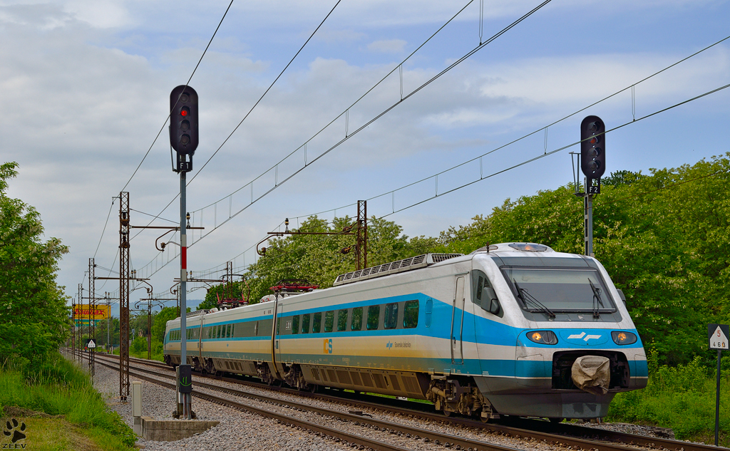 S 310-? fhrt durch Maribor-Tabor Richtung Maribor Hauptbahnhof. /17.5.2013