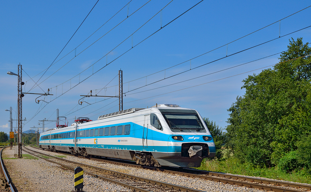 S 310-? fhrt durch Pragersko Richtung Maribor. /17.8.2012 