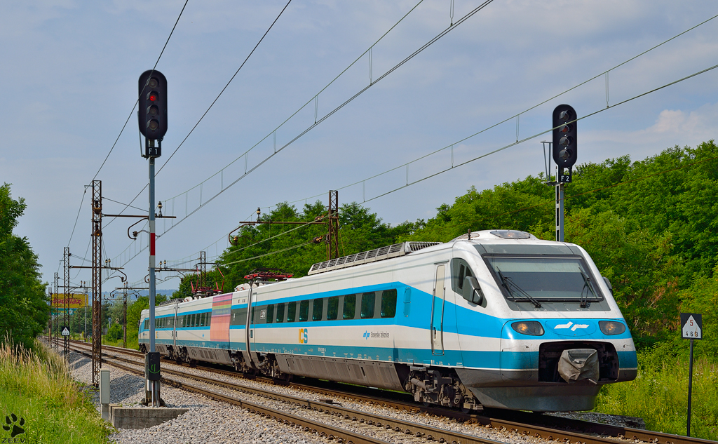 S 310-001fhrt durch Maribor-Tabor Richtung Maribor Hauptbahnhof. /4.7.2013