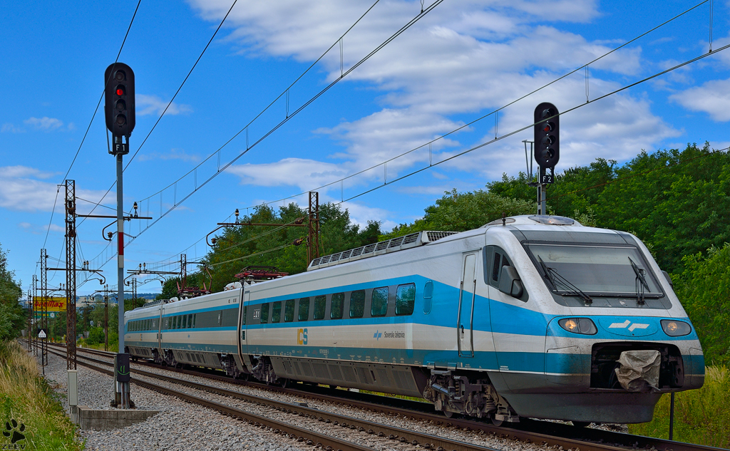 S 310-005 fhrt durch Maribor-Tabor Richtung Maribor Hauptbahnhof. /30.7.2013