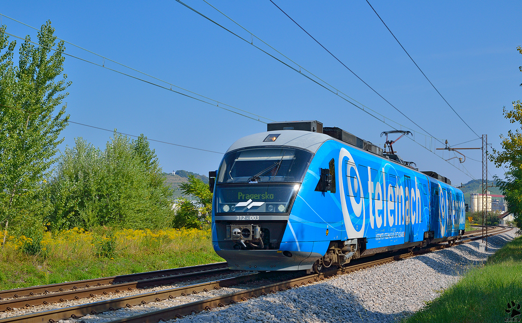 S� 312-003 f�hrt durch Maribor-Tabor Richtung Pragersko. /18.8.2012