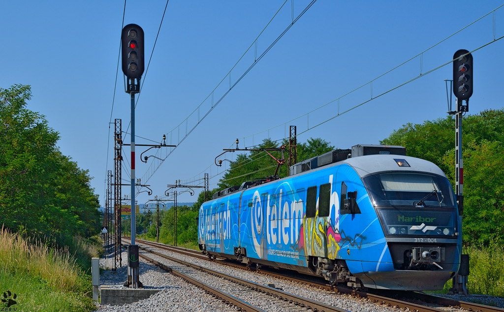 S 312-004 fhrt durch Maribor-Tabor Richtung Maribor Hauptbahnhof. /20.7.2013
