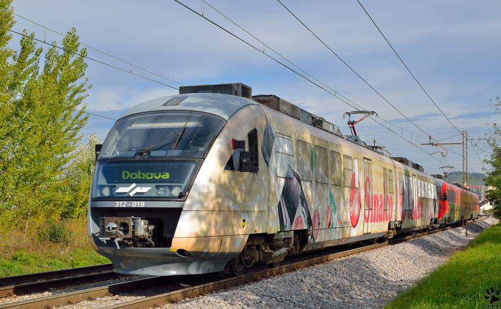 S 312-019+312-? fahren durch Maribor-Tabor Richtung Dobova. /9.10.2012
