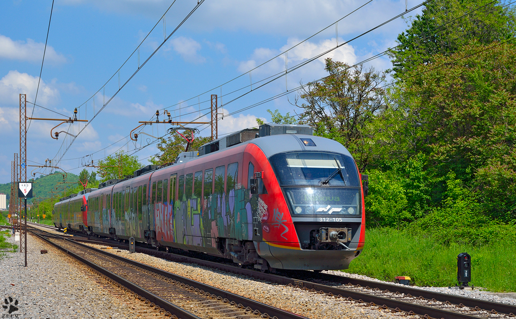 S 312-105 fhrt durch Maribor-Tabor Richtung Dobova. /9.5.2013