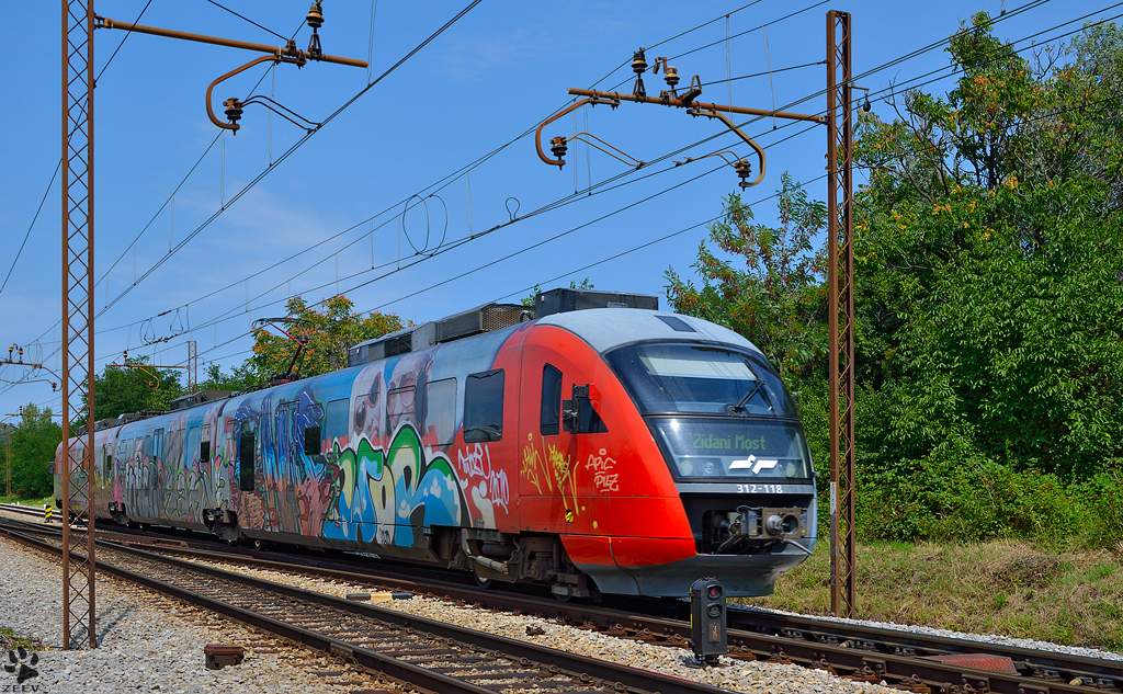 S 312-108 fhrt durch Maribor-Tabor Richtung Zidani Most. /23.7.2012