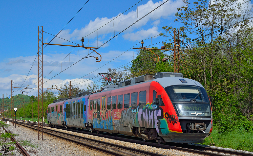 S 312-115 fhrt durch Maribor-Tabor Richtung Zidani Most. /3.5.2013