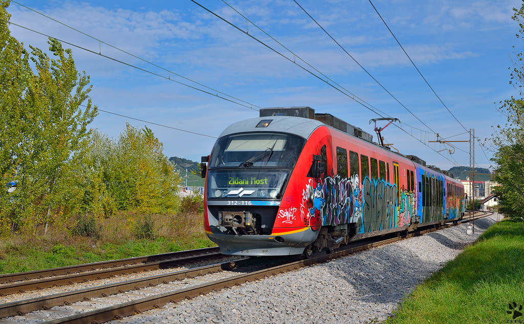 S 312-116 fhrt durch Maribor-Tabor Richtung Zidani Most. /15.10.2012