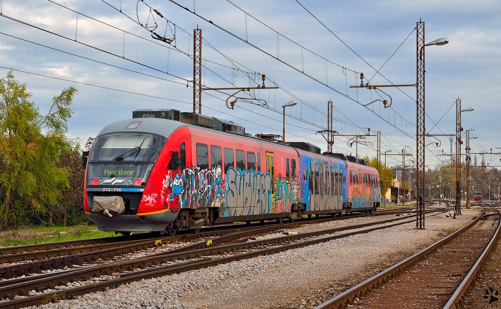 S 312-116 fhrt durch Pragersko Richtung Maribor Hauptbahnhof. /9.11.2012