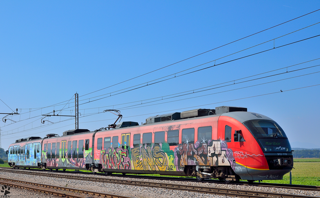 S 312-119 fhrt durch Pragersko Richtung Maribor Hauptbahnhof. /18.9.2012