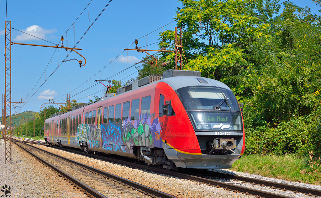 S 312-127 fhrt durch Maribor-Tabor Richtung Zidani Most. /8.8.2012