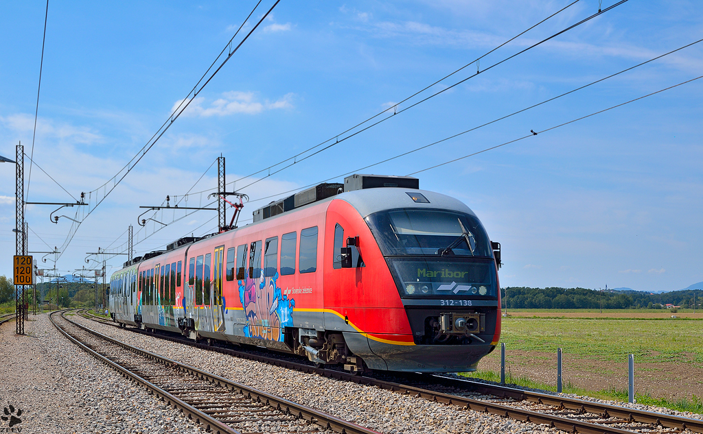 S 312-138 fhrt durch Pragersko Richtung Maribor Hauptbahnhof. /29.8.2012 