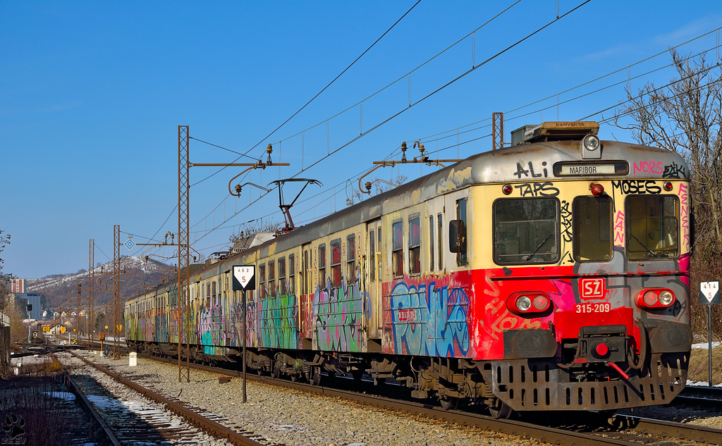 S 315-209 fhrt durch Maribor-Tabor Richtung Maribor Hauptbahnhof. /2.3.2013