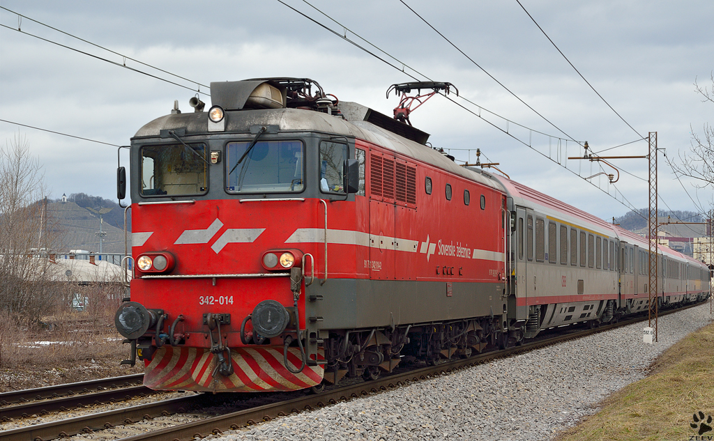 S 342-014 zieht EC Emona durch Maribor-Tabor Richtung Ljubljana. /6.3.2013