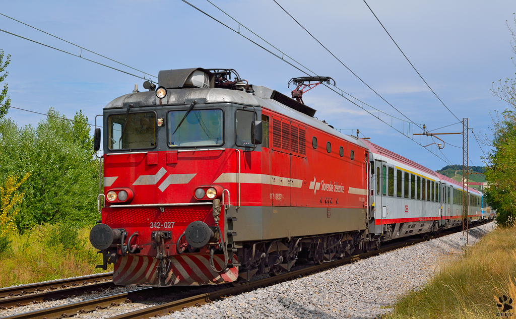 S 342-027 zieht EC151 'Emona' durch Maribor-Tabor Richtung Ljubljana. /10.8.2013