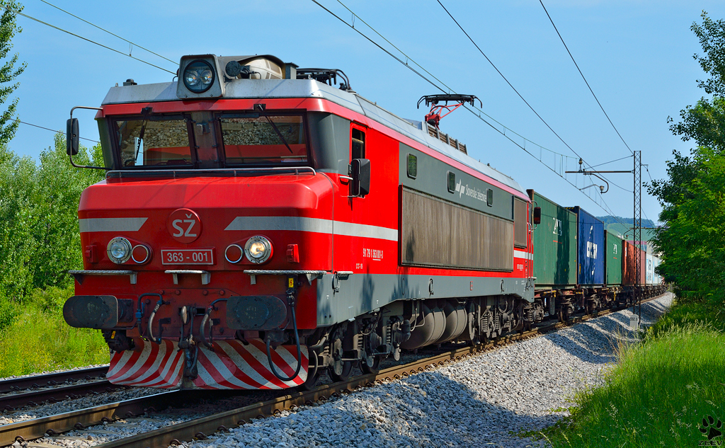 S 363-001 zieht Containerzug durch Maribor-Tabor Richtung Koper Hafen. /8.7.2013