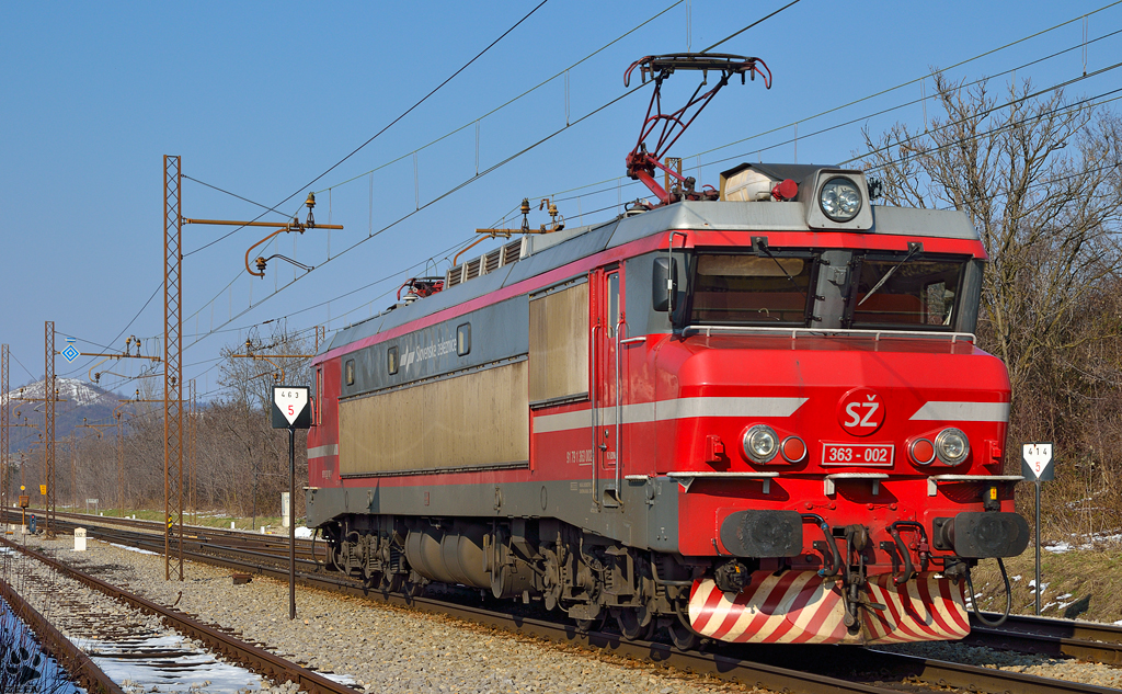 S 363-002 fhrt als Lokzug durch Maribor-Tabor in Richtung Maribor Hauptbahnhof. /16.3.2013