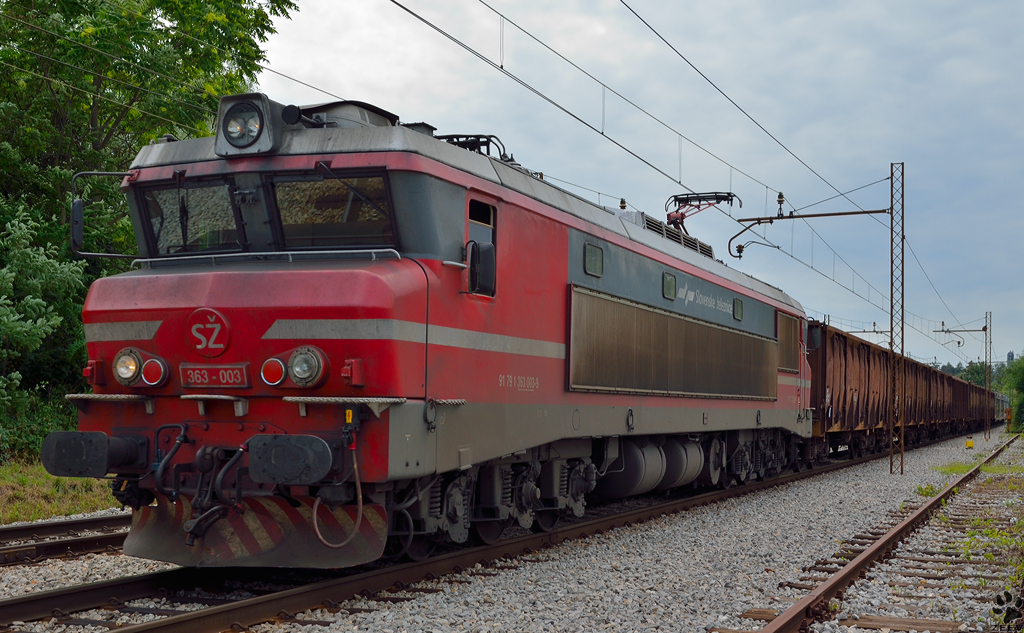 S 363-003 zieht Gterzug durch Maribor-Tabor Richtung Norden. /23.7.2012