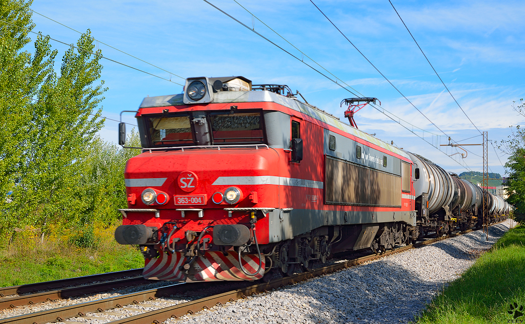 S 363-004 zieht Kesselwagons durch Maribor-Tabor Richtung Hafen Koper. /22.9.2012