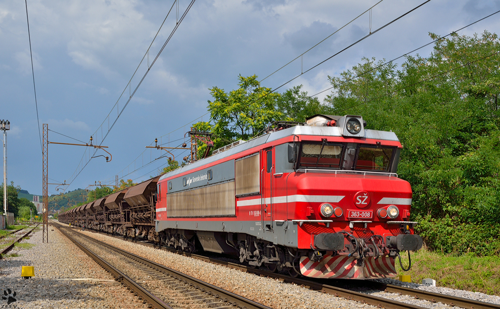 S 363-008 zieht Gterzug durch Maribor-Tabor Richtung Sden. /26.7.2012
