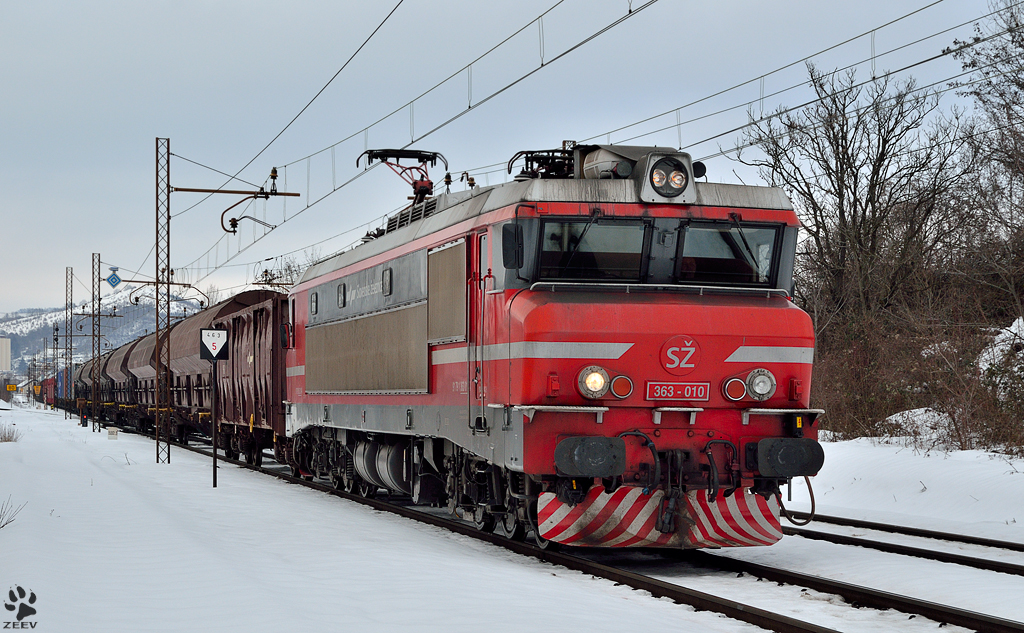 S 363-010 zieht Gterzug durch Maribor-Tabor Richtung Sden. /25.2.2013