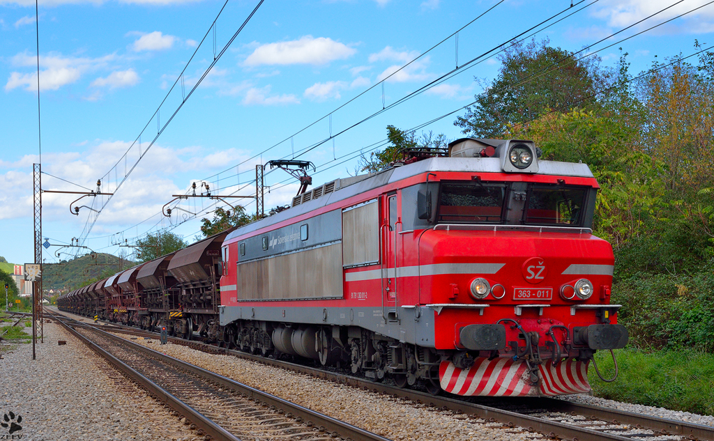 S 363-011 zieht Gterzug durch Maribor-Tabor Richtung Sden. /25.9.2012