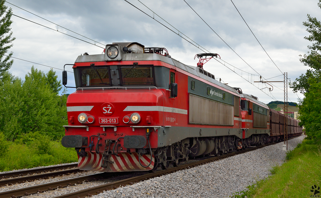 S 363-013 zieht Erzzug durch Maribor-Tabor Richtung Koper Hafen. /1.6.2013
