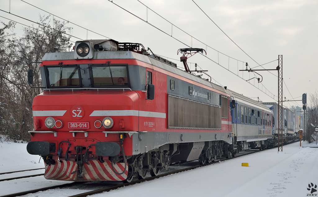 S 363-014 zieht LkW-Zug durch Maribor-Tabor Richtung Norden. /15.2.2013