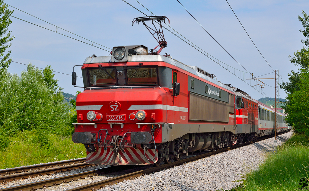 S 363-016 zieht EC151 'Emona' durch Maribor-Tabor Richtung Ljubljana. /15.7.2013