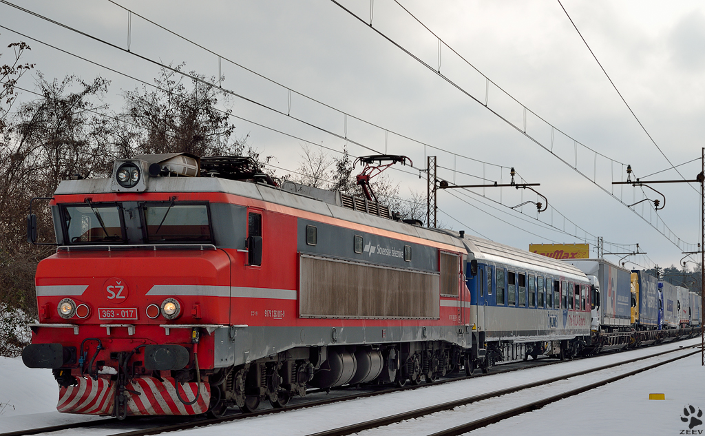 S 363-017 zieht LkW-Zug durch Maribor-Tabor Richtung Norden. /25.2.2013