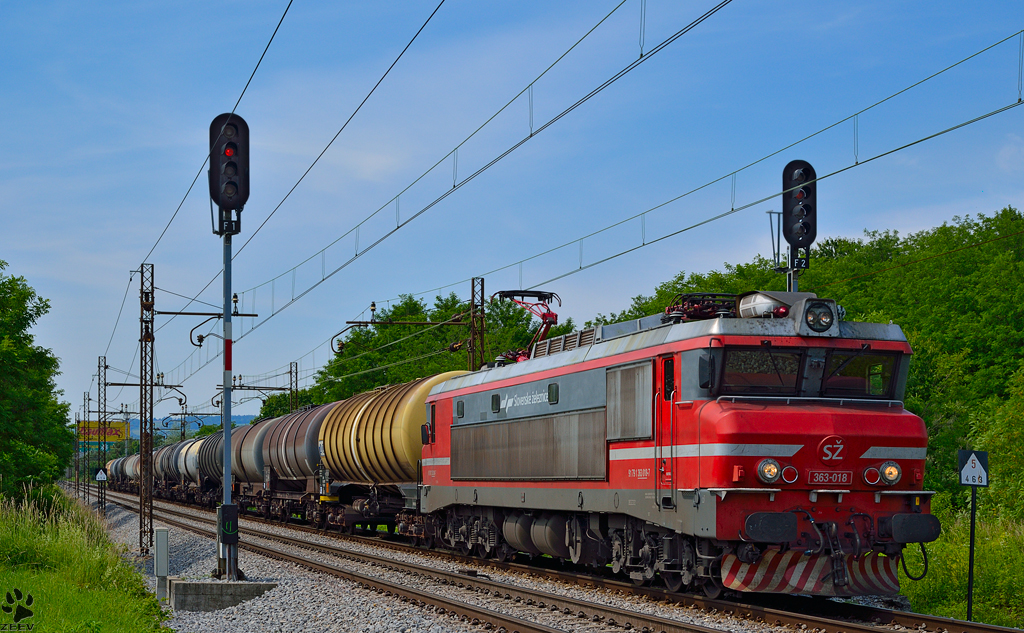 S 363-018 zieht Kesselzug durch Maribor-Tabor Richtung Norden. /14.6.2013