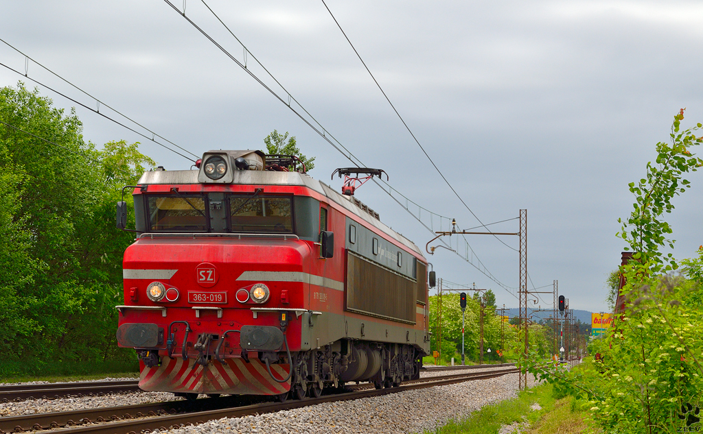 S 363-019 fhrt als Lokzug durch Maribor-Tabor Richtung Norden. /17.5.2013