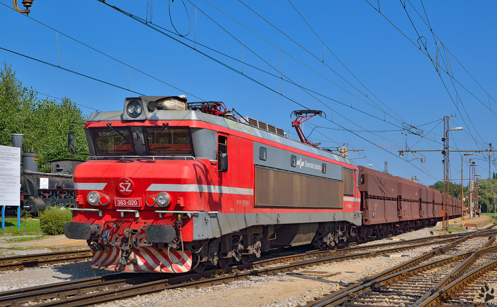 S 363-020 zieht Erzzug durch Pragersko Richtung Hafen Koper. /7.9.2012