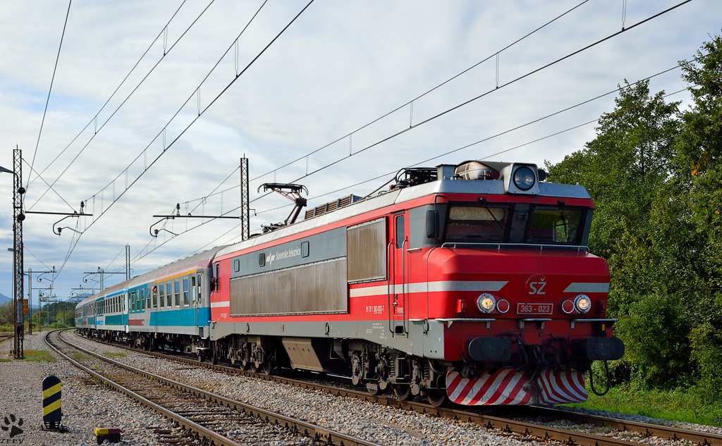 S 363-023 zieht MV247 'Citadella' durch Pragersko Richtung Budapest. /28.9.2012