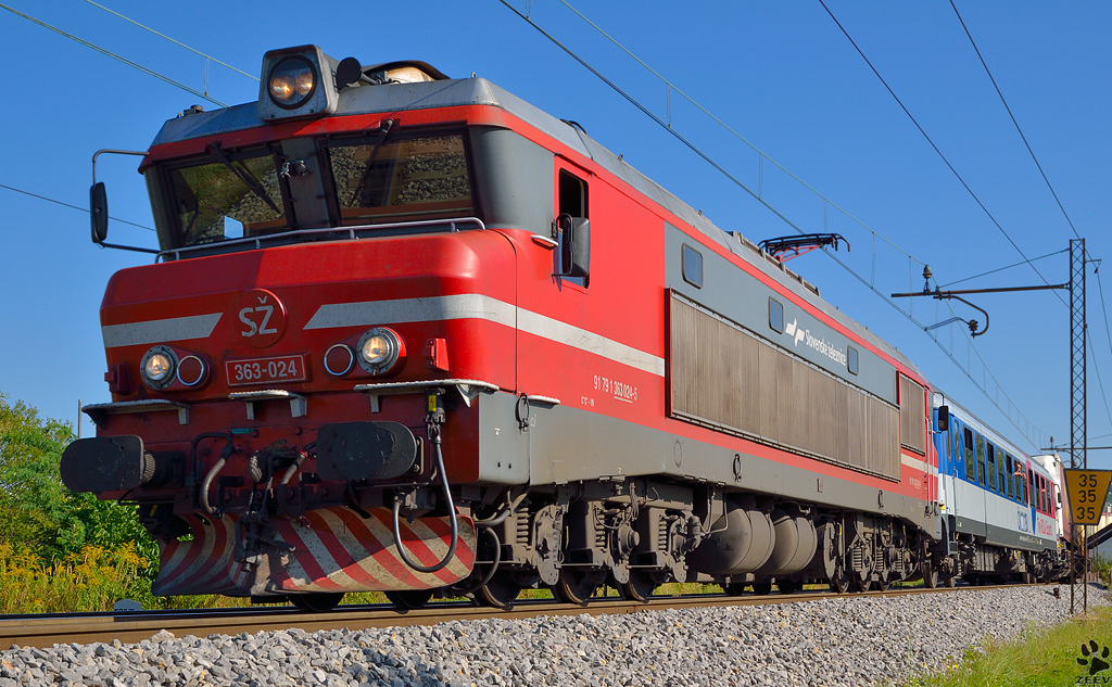 S 363-024 zieht LkW-Zug durch Maribor-Tabor Richtung Sden. /25.8.2012