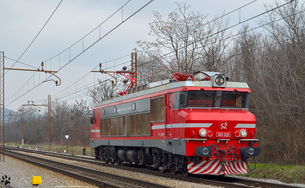 S 363-028 fhrt als Lokzug durch Maribor-Tabor Richtung Verschiebebahnhof Tezno. /4.4.2013