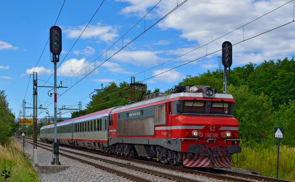 S 363-030 zieht EC158 'Croatia' durch Maribor-Tabor Richtung Wien. /30.7.2013