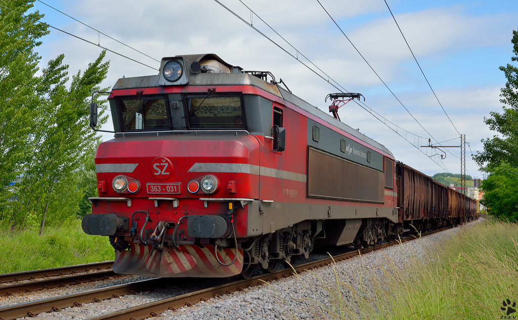 S 363-031 zieht Gterzug durch Maribor-Tabor Richtung Sden. / 2.6.2012