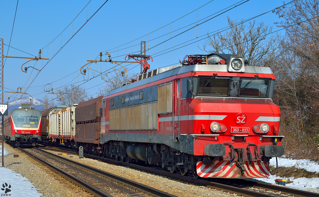 S 363-033 zieht Gterzug durch Maribor-Tabor Richtung Sden. /1.3.2013