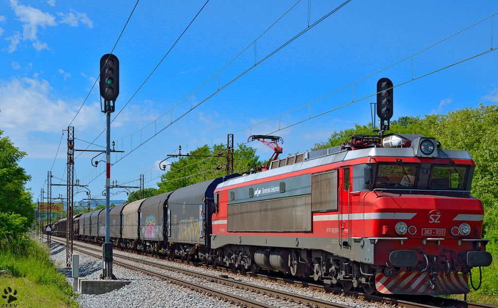 S 363-033 zieht Gterzug durch Maribor-Tabor Richtung Norden. /29.5.2013