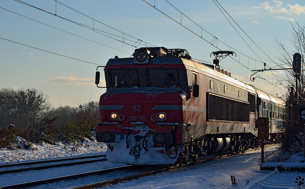 S 363-033 zieht Personenzug Durch Maribor-Tabor Richtung Maribor Hauptbahnhof. /11.12.2012