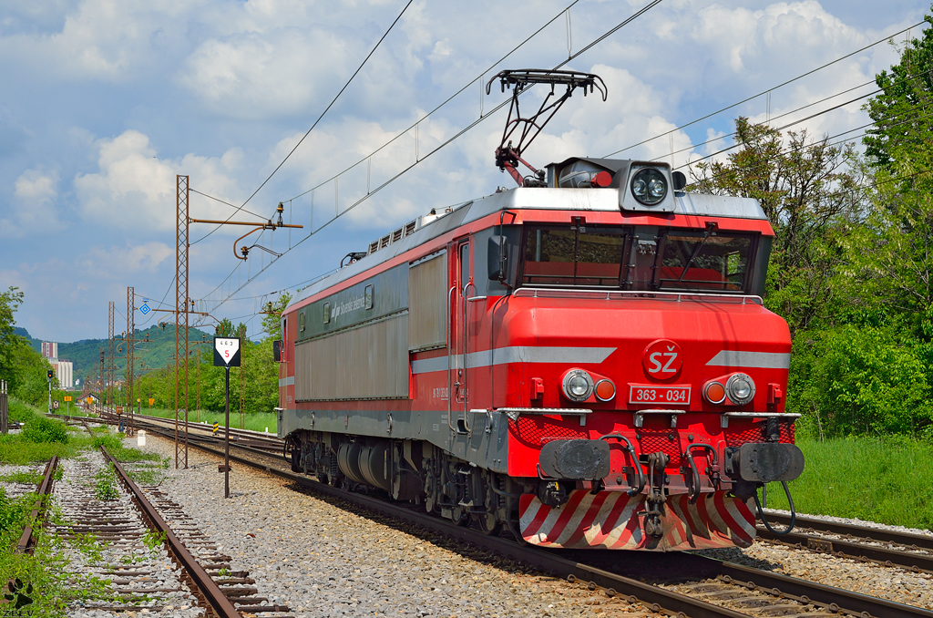 S 363-034 fhrt als Lokzug durch Maribor-Tabor Richtung Norden. /9.5.2013