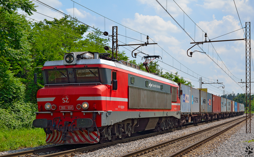 S 363-034 zieht Containerzug durch Maribor-Tabor Richtung Norden. /16.6.2013