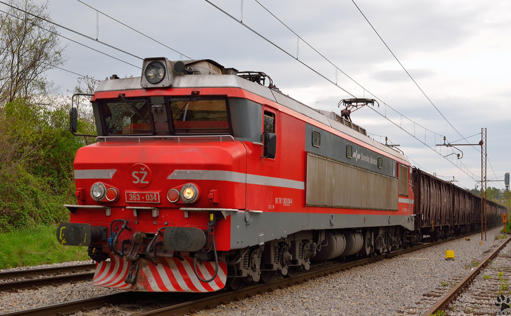 S 363-034 zieht Gterzug durch Maribor-Tabor Richtung Norden. / 18.4.2012