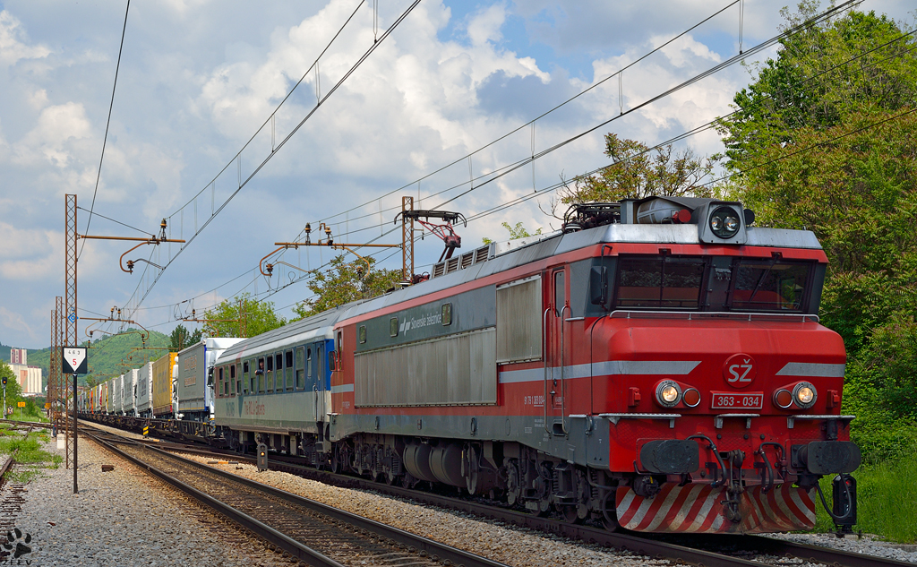 S 363-034 zieht LkW-Zug durch Maribor-Tabor Richtung Tezno Verschiebebahnhof. /9.5.2013