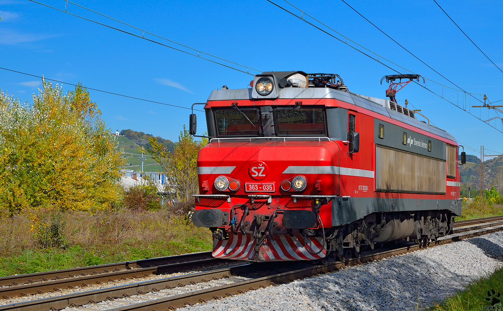 S 363-035 fhrt als Lokzug durch Maribor-Tabor Richtung Verschiebebahnhof Tezno. /20.10.2012